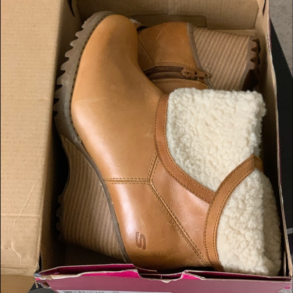 SKechers Sherling Tan Ankle Boots sz 6.5